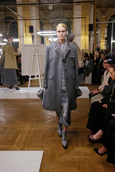Look 19